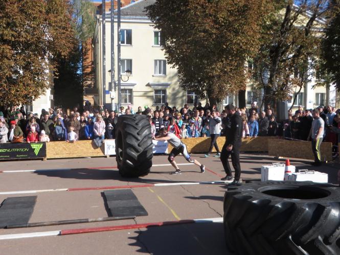 Новини Хмельницького - фото з На майдані Незалежності богатирі демонстрували силу та вправність На майдані Незалежності богатирі демонстрували силу та вправність, фото №1 на сайті vsim.ua