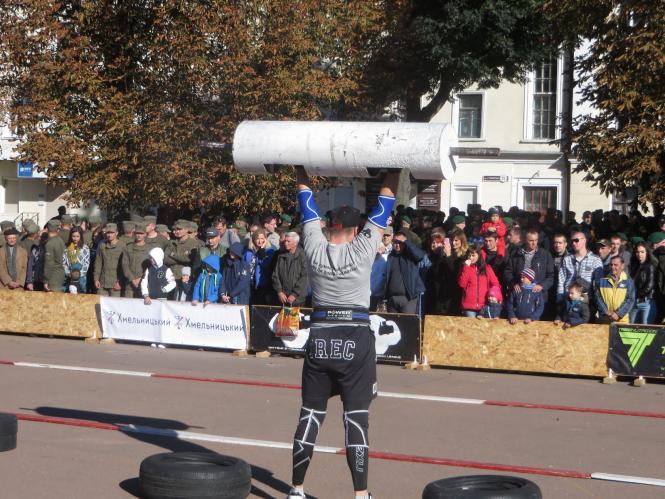 Новини Хмельницького - фото з На майдані Незалежності богатирі демонстрували силу та вправність На майдані Незалежності богатирі демонстрували силу та вправність, фото №8 на сайті vsim.ua