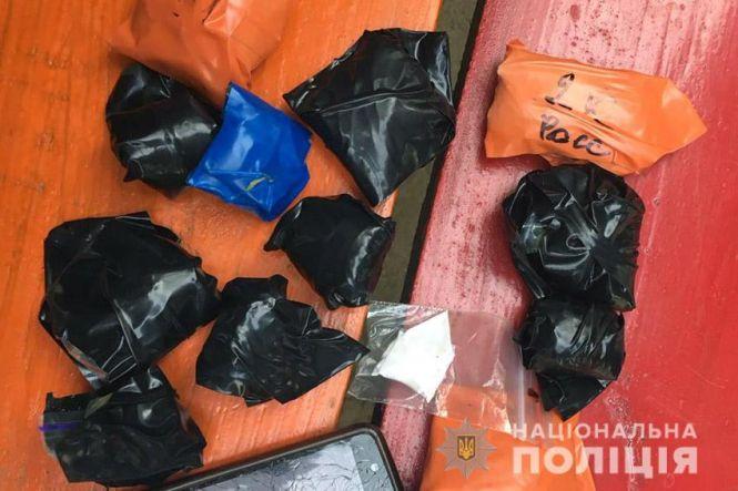 У Хмельницькому спіймали 30-річного чоловіка, який продавав наркотики через Telegram, фото №1 на сайті vsim.ua