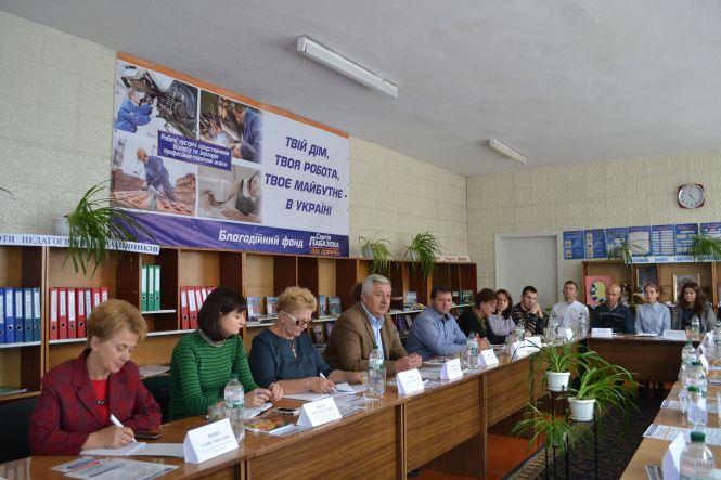 Новини Хмельницького - фото з За ініціативи Сергія Лабазюка на Хмельниччині триває діалог між представниками бізнесу та професійно-технічної освіти (Життєва позиція) За ініціативи Сергія Лабазюка на Хмельниччині триває діалог між представниками бізнесу та професійно-технічної освіти (Життєва позиція), фото №5 на сайті vsim.ua