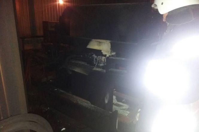 Нічна пожежа на Кам’янецькому заводі, фото №1 на сайті 20minut.ua