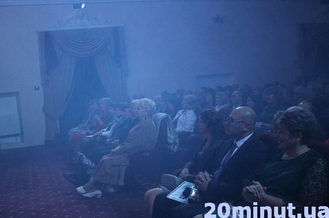 Новини Кам'янця-Подільського - фото з Вчителів Кам’янця привітали з професійним святом Вчителів Кам’янця привітали з професійним святом, фото №14 на сайті 20minut.ua