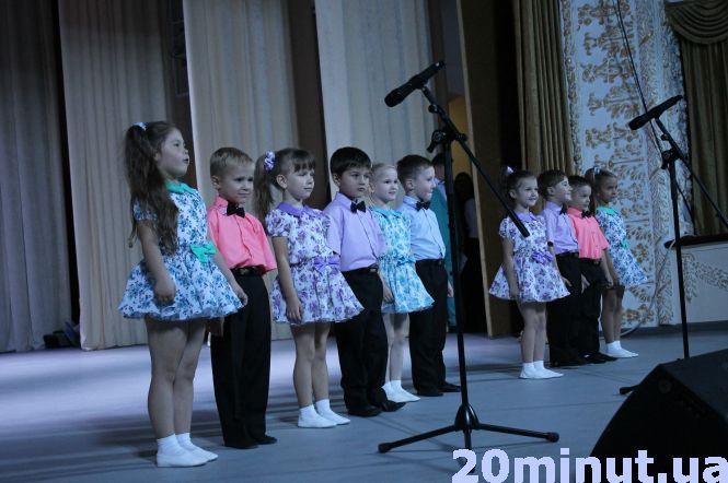 Новини Кам'янця-Подільського - фото з Вчителів Кам’янця привітали з професійним святом Вчителів Кам’янця привітали з професійним святом, фото №5 на сайті 20minut.ua