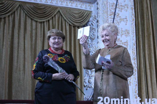 Новини Кам'янця-Подільського - фото з Вчителів Кам’янця привітали з професійним святом Вчителів Кам’янця привітали з професійним святом, фото №7 на сайті 20minut.ua