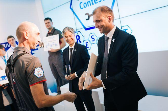 Новини Хмельницького - фото з Новини компаній: Маляр Тойота Хмельницький - один з кращих малярів в Україні! Новини компаній: Маляр Тойота Хмельницький - один з кращих малярів в Україні!, фото №3 на сайті vsim.ua