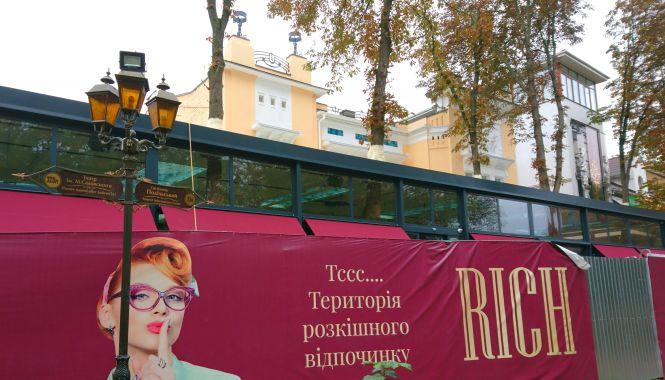 Історія за парканом. У центрі Вінниці без документів будують ресторан, фото №1 на сайті 20minut.ua