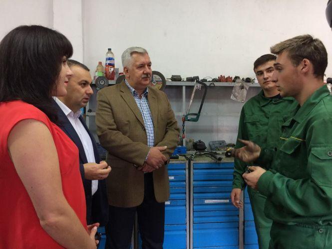 Новини Хмельницького - фото з За ініціативи Сергія Лабазюка на Хмельниччині триває діалог між представниками бізнесу та професійно-технічної освіти (Життєва позиція) За ініціативи Сергія Лабазюка на Хмельниччині триває діалог між представниками бізнесу та професійно-технічної освіти (Життєва позиція), фото №4 на сайті vsim.ua