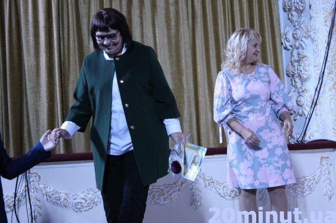 Новини Кам'янця-Подільського - фото з Вчителів Кам’янця привітали з професійним святом Вчителів Кам’янця привітали з професійним святом, фото №3 на сайті 20minut.ua