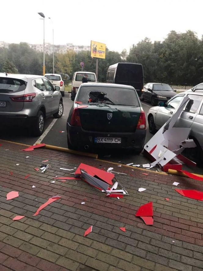 Новини Хмельницького - фото з Наслідки негоди у Хмельницькому: що наробив сильний вітер Наслідки негоди у Хмельницькому: що наробив сильний вітер, фото №2 на сайті vsim.ua