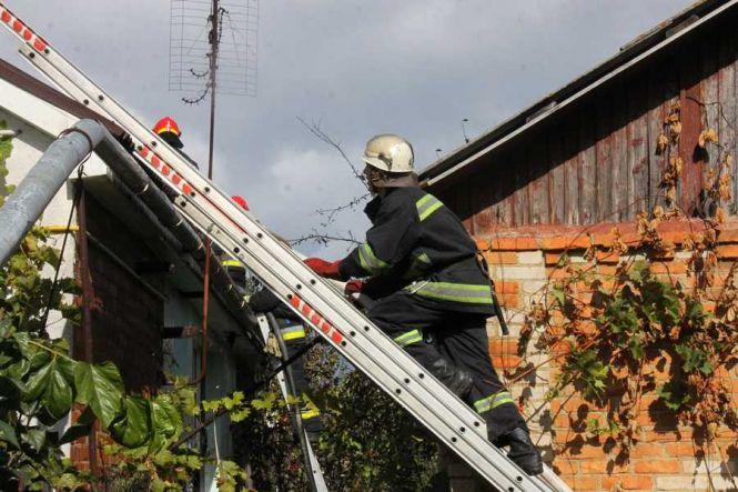 У Вінниці 17 пожежників гасили двоповерховий будинок на вулиці Головній, фото №2 на сайті 20minut.ua