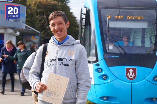 Новини Вінниці - фото з Змінив прізвище на Він-Вей: як кондуктор став «трамваєм» Змінив прізвище на Він-Вей: як кондуктор став «трамваєм», фото №1 на сайті 20minut.ua