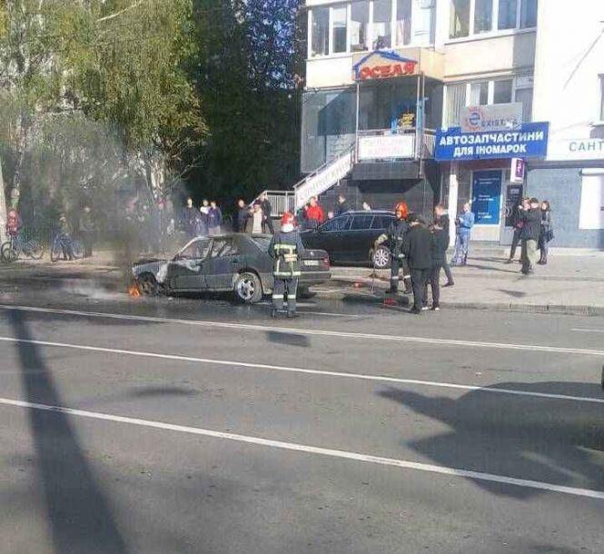 Новини Хмельницького - фото з На Свободи горів "Mercedes" (ФОТО і ВІДЕО) На Свободи горів "Mercedes" (ФОТО і ВІДЕО), фото №3 на сайті vsim.ua