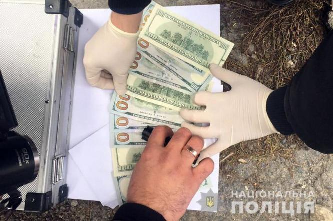 На Хмельниччині поліція затримала на хабарі комісара, фото №1 на сайті 20minut.ua