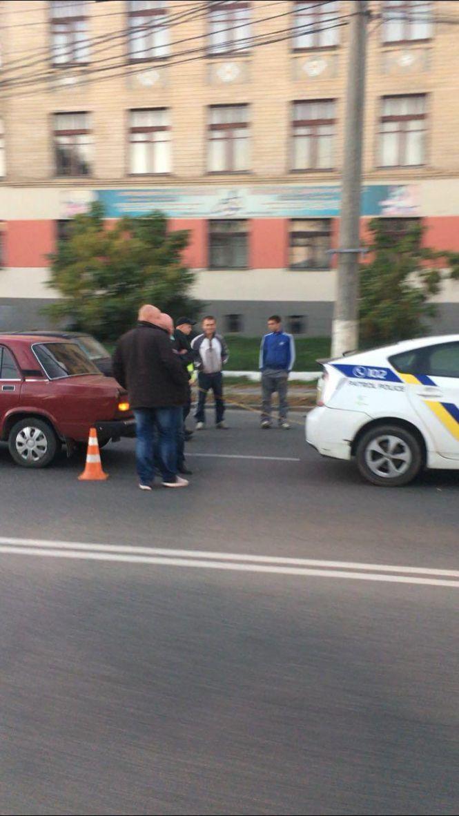 Новини Вінниці - фото з ДТП на Зої Ткаченко: водій збив пішохода. Потерпілий у важкому стані ДТП на Зої Ткаченко: водій збив пішохода. Потерпілий у важкому стані, фото №2 на сайті 20minut.ua
