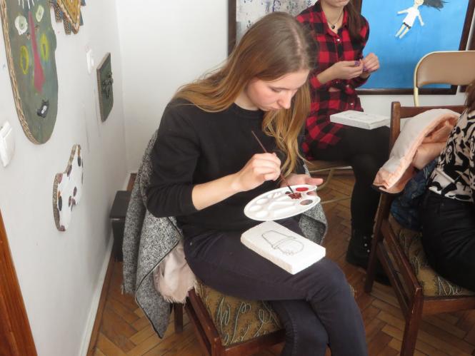 Новини Хмельницького - фото з У художньому музеї показали, як створювати шедеври акрилом У художньому музеї показали, як створювати шедеври акрилом, фото №5 на сайті vsim.ua