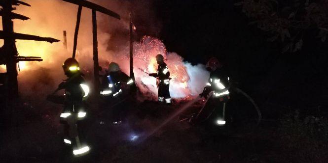 У Кам'янець-Подільському районі горів сінник, фото №1 на сайті 20minut.ua