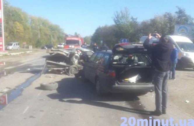 Новини Тернополя - фото з Біля Підгороднього аварія. Троє людей у лікарні Біля Підгороднього аварія. Троє людей у лікарні, фото №1 на сайті 20minut.ua