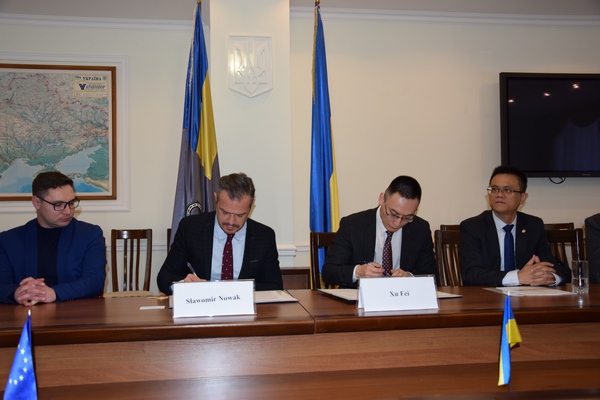 Як китайська корпорація Sinohydro за кредит ЄБРР будує в Україні дорогу з нелегального піску 02