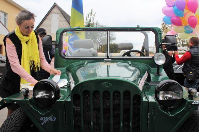 Новини Вінниці - фото з Помпезна виписка з пологового:  Bentley, БТР та величезні букети квітів Помпезна виписка з пологового:  Bentley, БТР та величезні букети квітів, фото №3 на сайті 20minut.ua