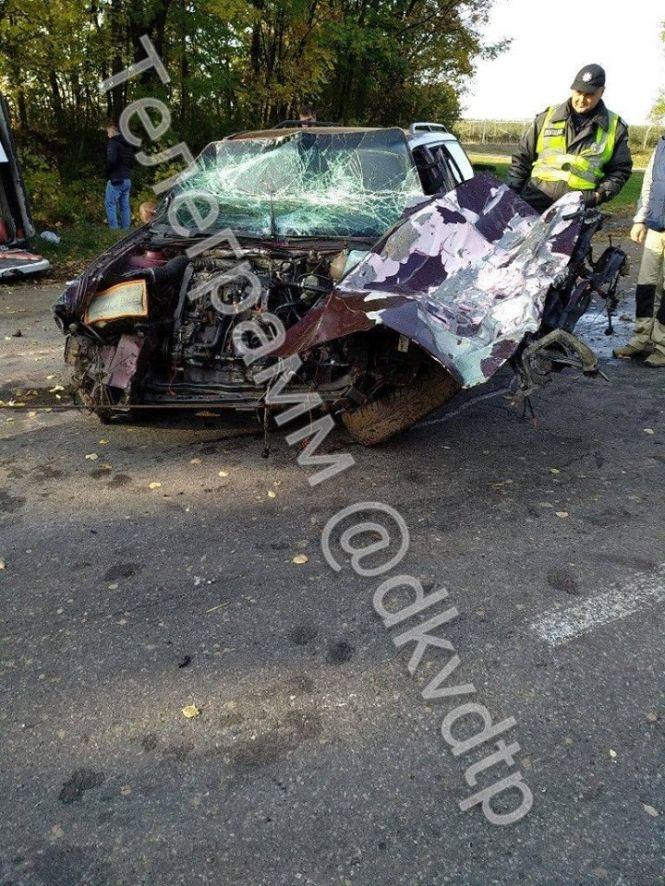 Під Немировом зіткнулись Volkswagen та повний пасажирів мікроавтобус Mercedes, фото №2 на сайті 20minut.ua