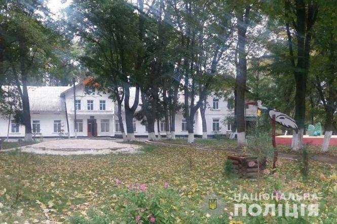 Новини Хмельницького - фото з Жорстоке виховання. У санаторії на Хмельниччині вихователь бив дітей ногами та ставив на коліна Жорстоке виховання. У санаторії на Хмельниччині вихователь бив дітей ногами та ставив на коліна, фото №1 на сайті vsim.ua