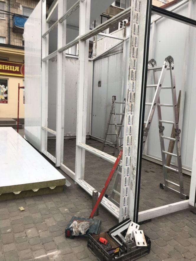 Новини Тернополя - фото з На Мазепи встановлюють новий кіоск. Підприємці скаржаться, що незаконно На Мазепи встановлюють новий кіоск. Підприємці скаржаться, що незаконно, фото №1 на сайті 20minut.ua