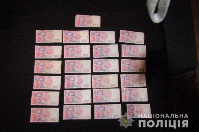 Новини Вінниці - фото з Житель Хмільника вкрав 440 тисяч, розтратив гроші та пішов в сауну Житель Хмільника вкрав 440 тисяч, розтратив гроші та пішов в сауну, фото №2 на сайті 20minut.ua