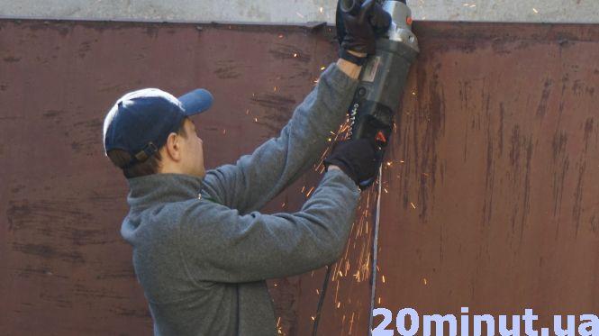 Війна на Енергетичній: з шарпаниною, погрозами та поліцією (оновлено), фото №3 на сайті 20minut.ua