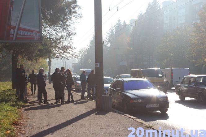 Бойкот цін на пальне у Тернополі. Біля Збаразького кільця водії зупинилися та сигналили, фото №3 на сайті 20minut.ua