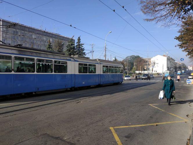 Водії оголосили бойкот цінам на пальне: затори на Київському та Центральному мосту, фото №2 на сайті 20minut.ua