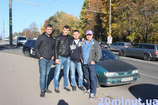 Бойкот цін на пальне у Тернополі. Біля Збаразького кільця водії зупинилися та сигналили, фото №1 на сайті 20minut.ua