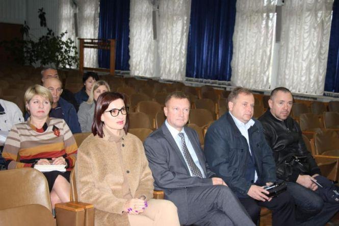 Новини Вінниці - фото з Ляльковий театр може змінити адресу. Куди та коли переїдуть ляльки? Депутати обласної ради перевірили стан запропонованого приміщення та обговорили всі нагальні питання.