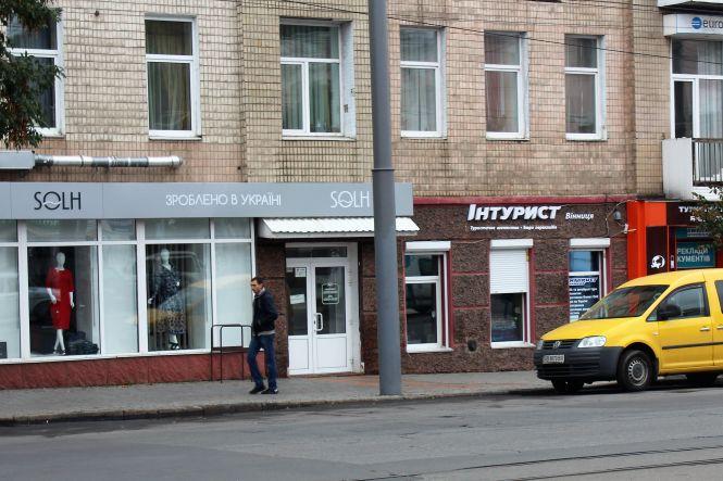 Новини Вінниці - фото з «Вітрина» правильних вивісок. Процес очищення Соборної на фінішній прямій «Вітрина» правильних вивісок. Процес очищення Соборної на фінішній прямій, фото №4 на сайті 20minut.ua