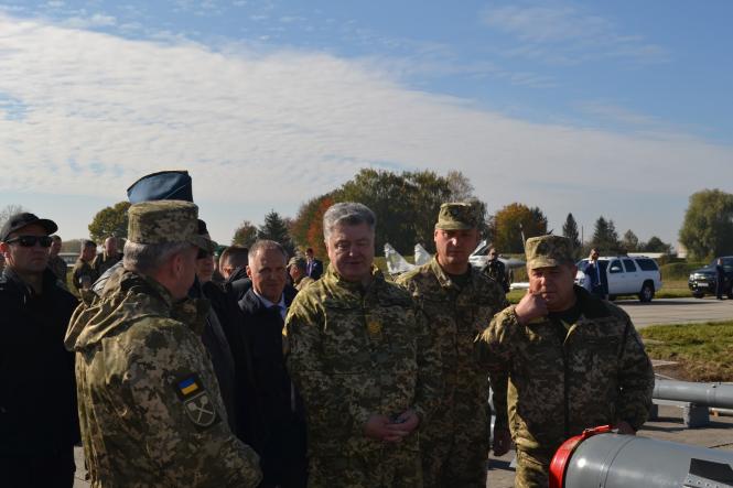 Новини Хмельницького - фото з Хмельниччину відвідав Петро Порошенко: з ким зустрівся і про що говорив Хмельниччину відвідав Петро Порошенко: з ким зустрівся і про що говорив, фото №6 на сайті vsim.ua