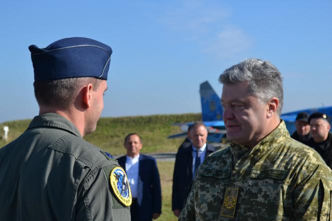 Новини Хмельницького - фото з Хмельниччину відвідав Петро Порошенко: з ким зустрівся і про що говорив Хмельниччину відвідав Петро Порошенко: з ким зустрівся і про що говорив, фото №4 на сайті vsim.ua