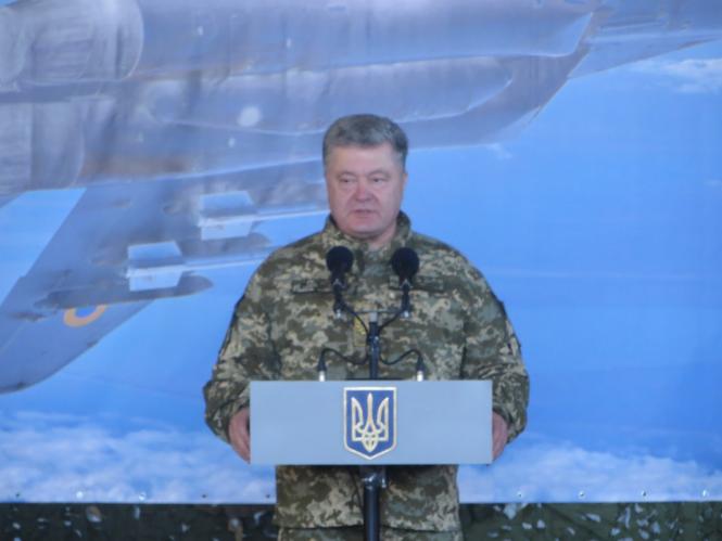 Новини Хмельницького - фото з Хмельниччину відвідав Петро Порошенко: з ким зустрівся і про що говорив Хмельниччину відвідав Петро Порошенко: з ким зустрівся і про що говорив, фото №8 на сайті vsim.ua