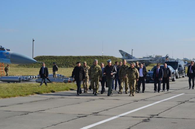 Новини Хмельницького - фото з Хмельниччину відвідав Петро Порошенко: з ким зустрівся і про що говорив Хмельниччину відвідав Петро Порошенко: з ким зустрівся і про що говорив, фото №2 на сайті vsim.ua