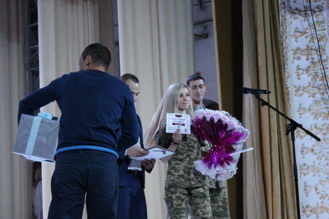 Як вшановували пам'ять і вітали військовослужбовців у Кам'янці (ФОТО), фото №13 на сайті 20minut.ua