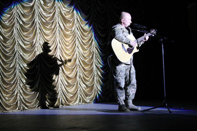 Як вшановували пам'ять і вітали військовослужбовців у Кам'янці (ФОТО), фото №25 на сайті 20minut.ua