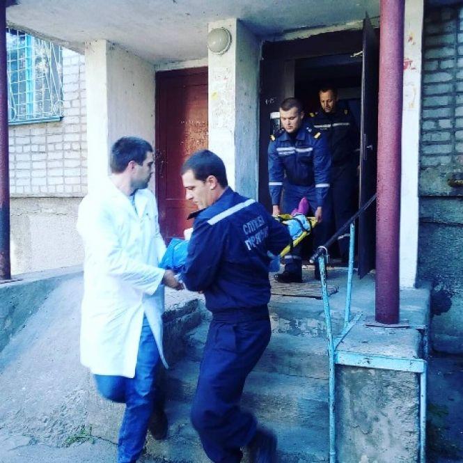 Коростень: рятувальники допомогли 82-річній пенсіонерці, яка травмувалася вдома, фото №2 на сайті 20minut.ua
