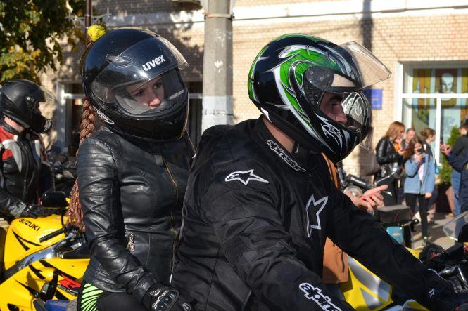 Новини Хмельницького - фото з Під рев моторів байкери закрили мотосезон у Хмельницькому (ФОТО) Під рев моторів байкери закрили мотосезон у Хмельницькому (ФОТО), фото №21 на сайті vsim.ua