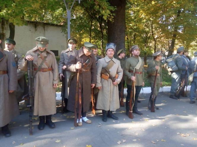 Новини Вінниці - фото з У Центральному парку готуються до боїв часів УНР У Центральному парку готуються до боїв часів УНР, фото №6 на сайті 20minut.ua