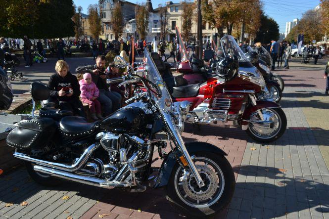 Новини Хмельницького - фото з Під рев моторів байкери закрили мотосезон у Хмельницькому (ФОТО) Під рев моторів байкери закрили мотосезон у Хмельницькому (ФОТО), фото №10 на сайті vsim.ua