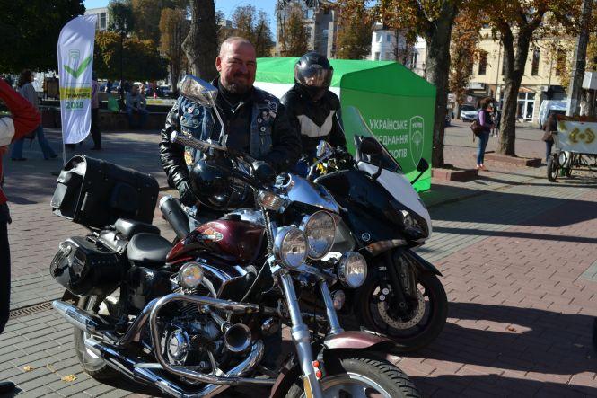 Новини Хмельницького - фото з Під рев моторів байкери закрили мотосезон у Хмельницькому (ФОТО) Під рев моторів байкери закрили мотосезон у Хмельницькому (ФОТО), фото №1 на сайті vsim.ua