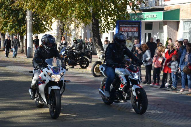 Новини Хмельницького - фото з Під рев моторів байкери закрили мотосезон у Хмельницькому (ФОТО) Під рев моторів байкери закрили мотосезон у Хмельницькому (ФОТО), фото №28 на сайті vsim.ua