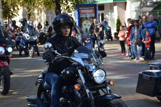 Новини Хмельницького - фото з Під рев моторів байкери закрили мотосезон у Хмельницькому (ФОТО) Під рев моторів байкери закрили мотосезон у Хмельницькому (ФОТО), фото №23 на сайті vsim.ua