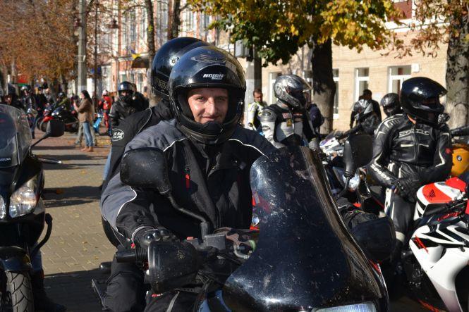 Новини Хмельницького - фото з Під рев моторів байкери закрили мотосезон у Хмельницькому (ФОТО) Під рев моторів байкери закрили мотосезон у Хмельницькому (ФОТО), фото №22 на сайті vsim.ua