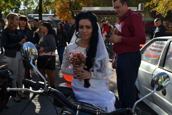 Новини Хмельницького - фото з Під рев моторів байкери закрили мотосезон у Хмельницькому (ФОТО) Під рев моторів байкери закрили мотосезон у Хмельницькому (ФОТО), фото №2 на сайті vsim.ua