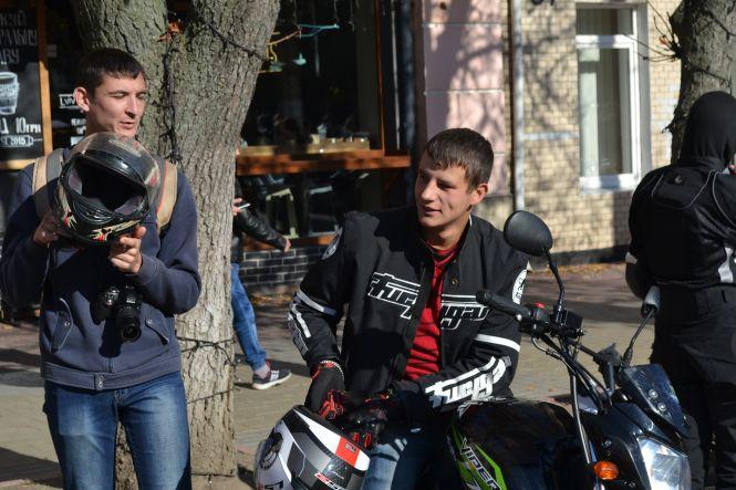 Новини Хмельницького - фото з Під рев моторів байкери закрили мотосезон у Хмельницькому (ФОТО) Під рев моторів байкери закрили мотосезон у Хмельницькому (ФОТО), фото №15 на сайті vsim.ua