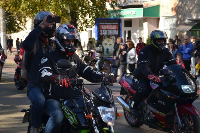 Новини Хмельницького - фото з Під рев моторів байкери закрили мотосезон у Хмельницькому (ФОТО) Під рев моторів байкери закрили мотосезон у Хмельницькому (ФОТО), фото №27 на сайті vsim.ua